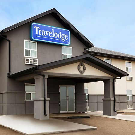 Travelodge By Wyndham Kindersley Bagian luar foto