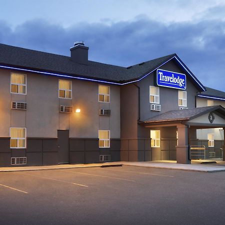 Travelodge By Wyndham Kindersley Bagian luar foto