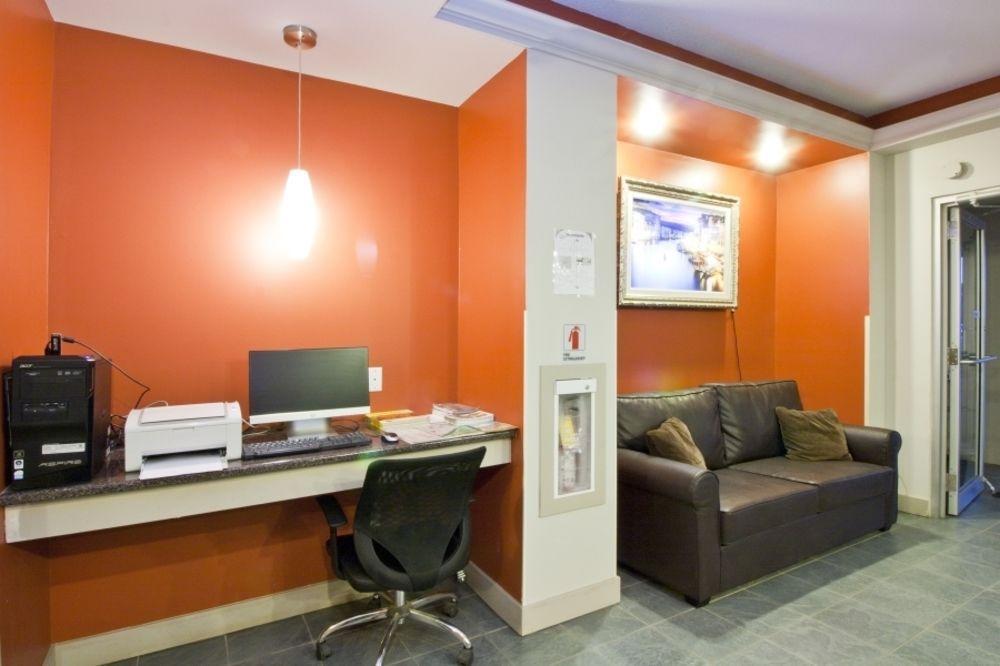 Travelodge By Wyndham Kindersley Bagian luar foto
