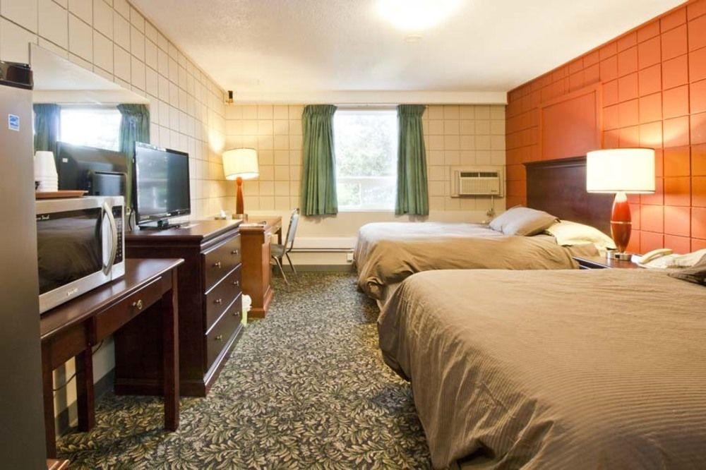 Travelodge By Wyndham Kindersley Bagian luar foto