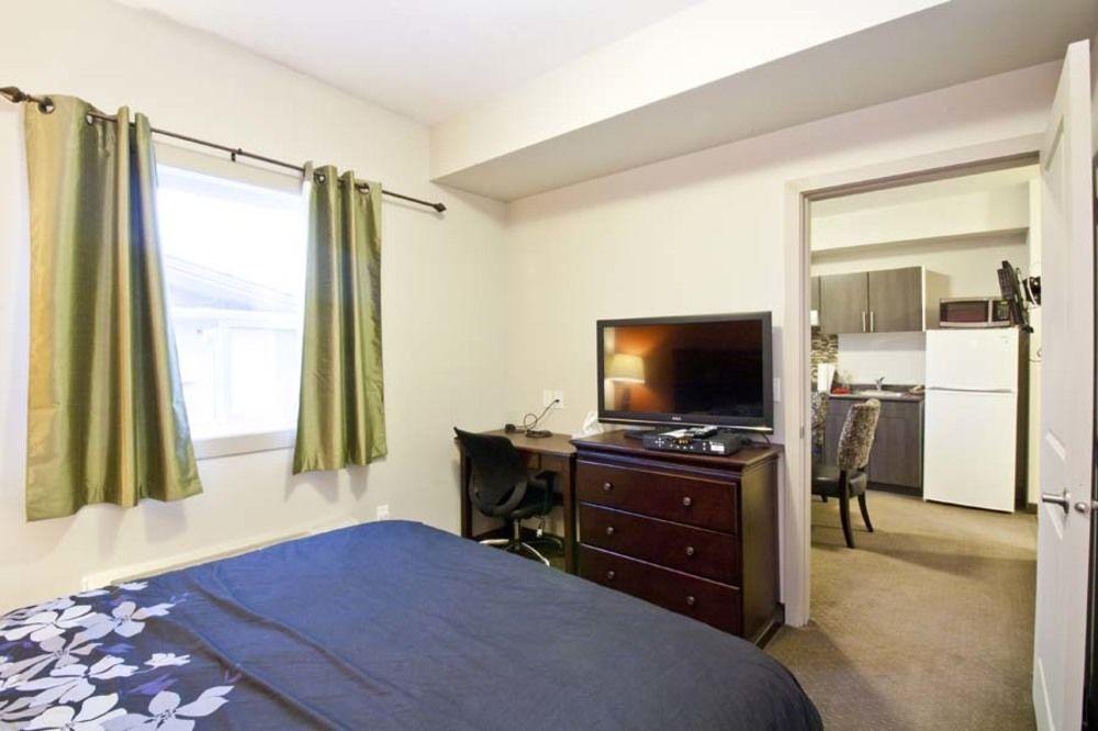 Travelodge By Wyndham Kindersley Bagian luar foto