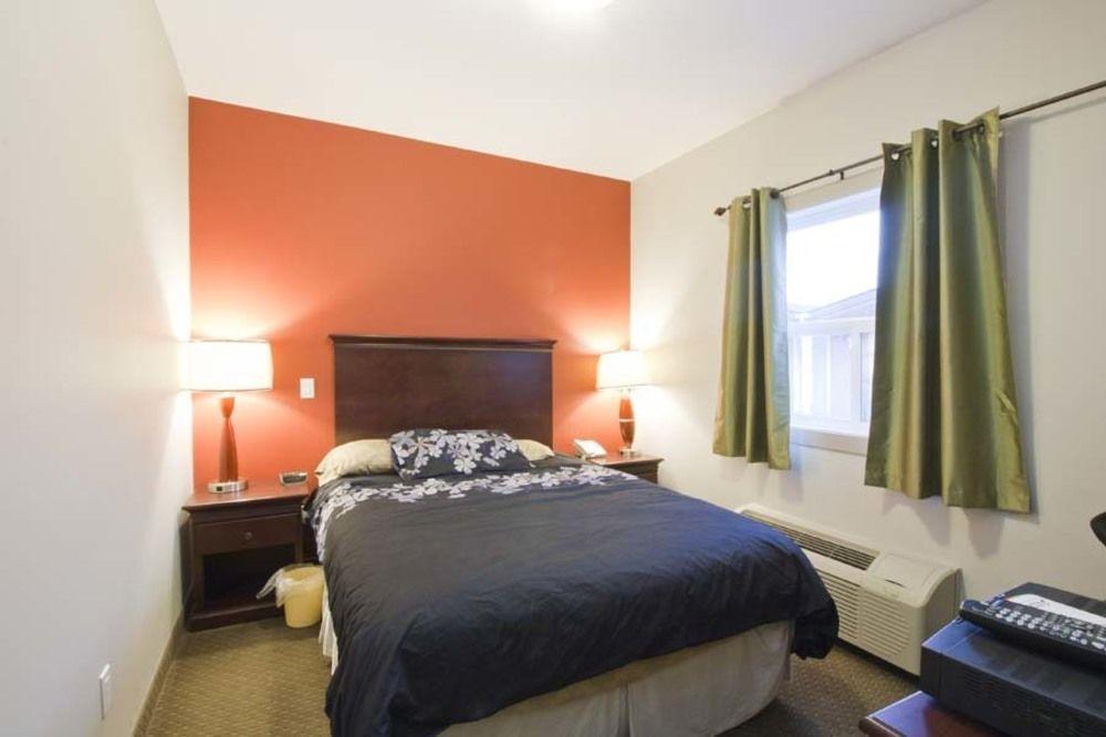 Travelodge By Wyndham Kindersley Bagian luar foto