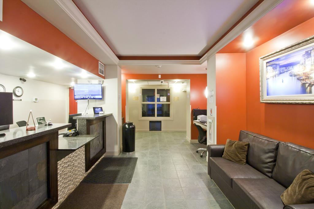 Travelodge By Wyndham Kindersley Bagian luar foto