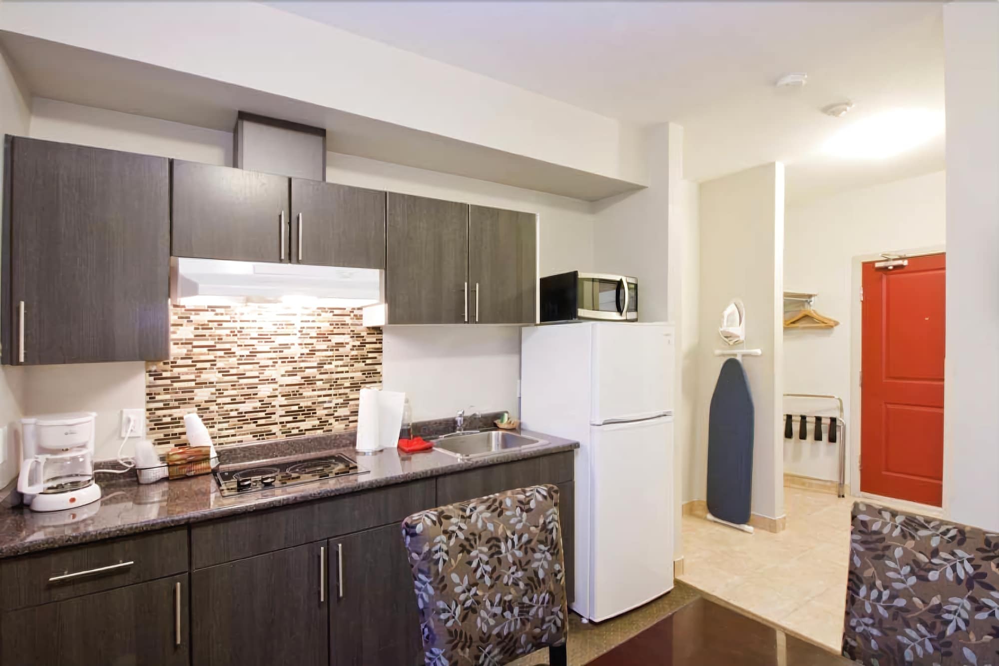 Travelodge By Wyndham Kindersley Bagian luar foto