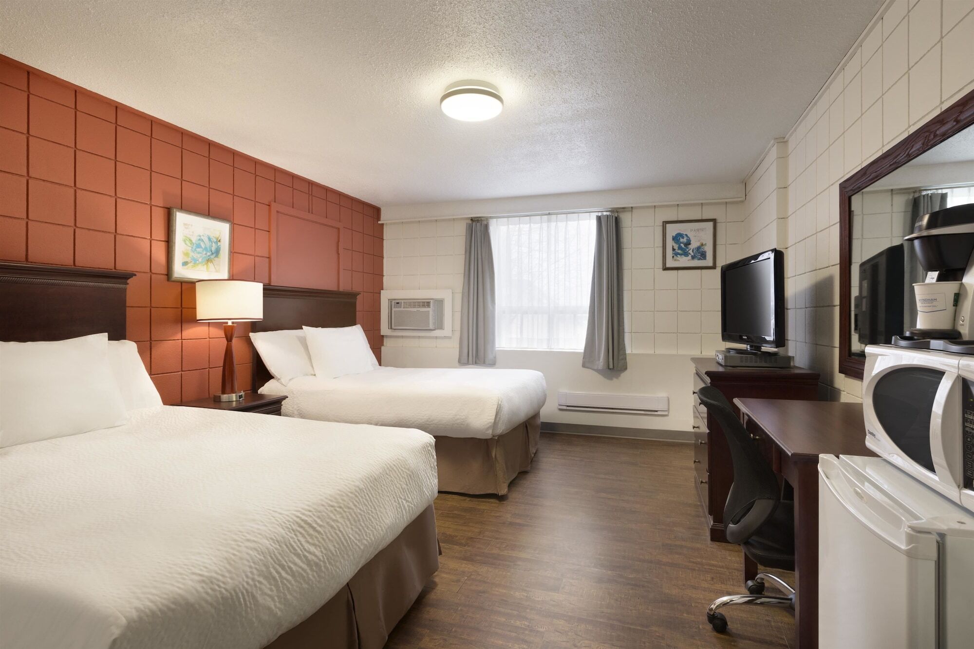Travelodge By Wyndham Kindersley Bagian luar foto