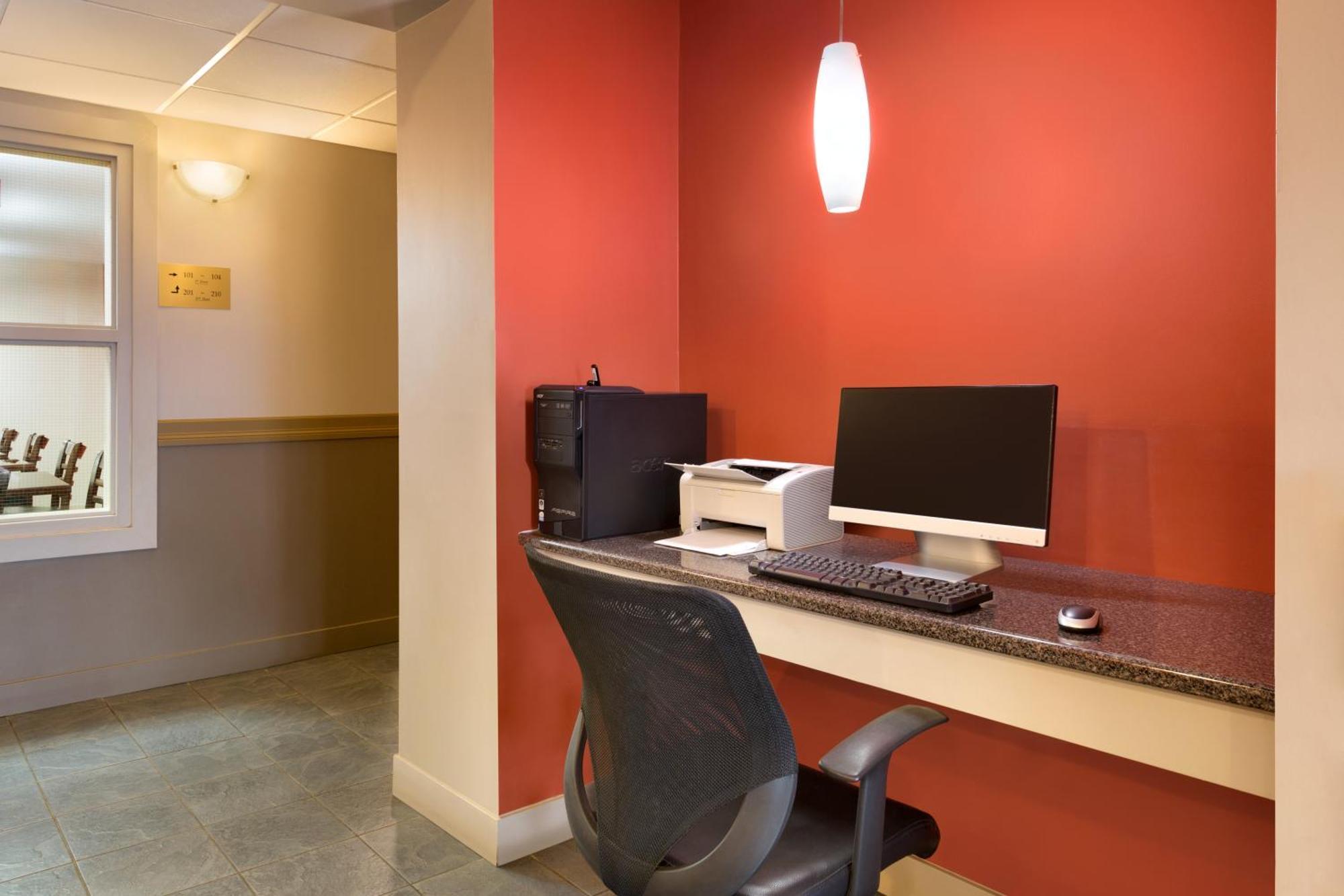 Travelodge By Wyndham Kindersley Bagian luar foto