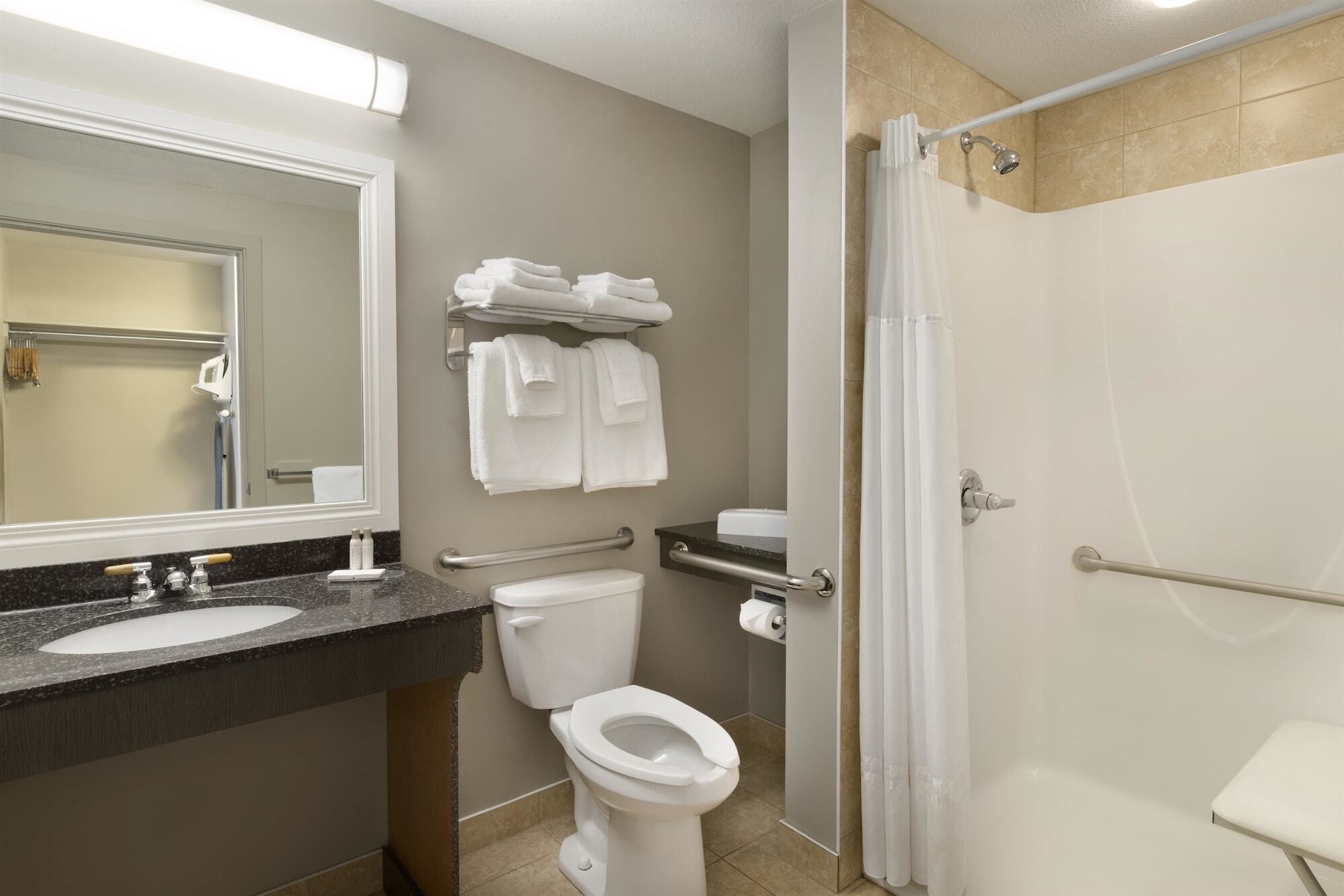 Travelodge By Wyndham Kindersley Bagian luar foto