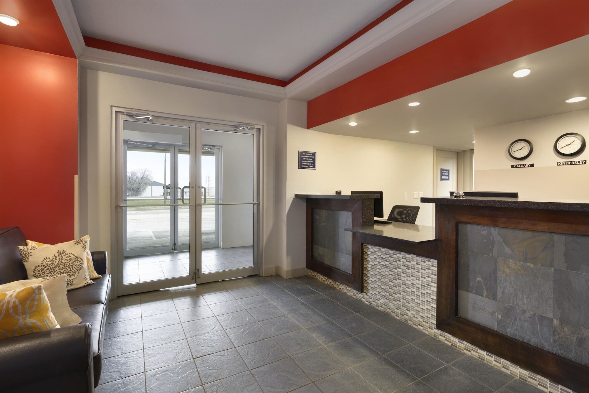 Travelodge By Wyndham Kindersley Bagian luar foto