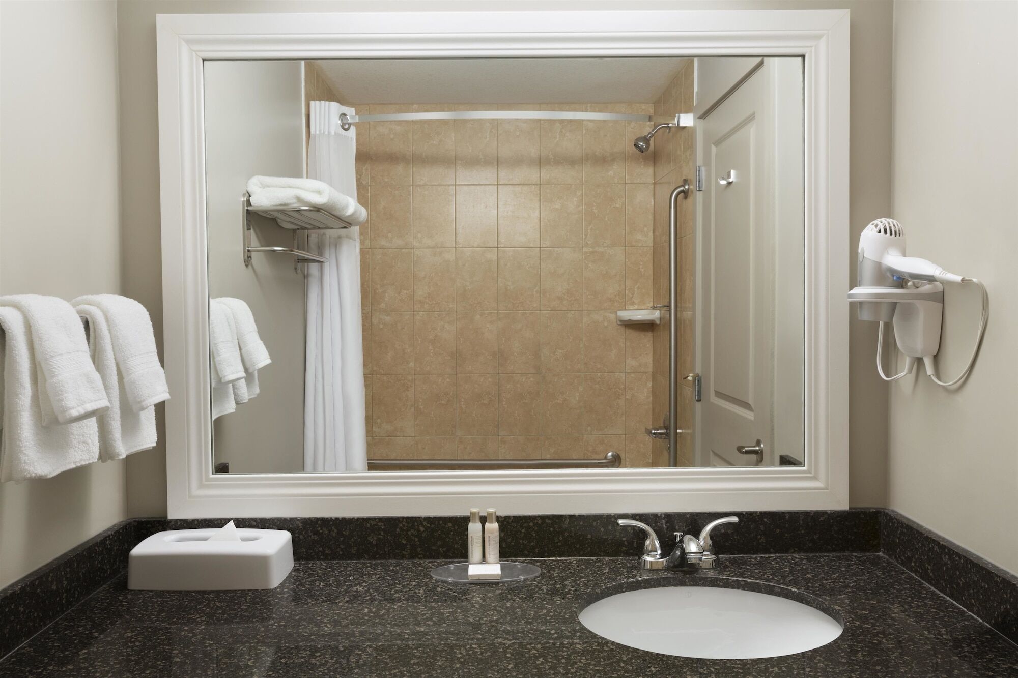 Travelodge By Wyndham Kindersley Bagian luar foto