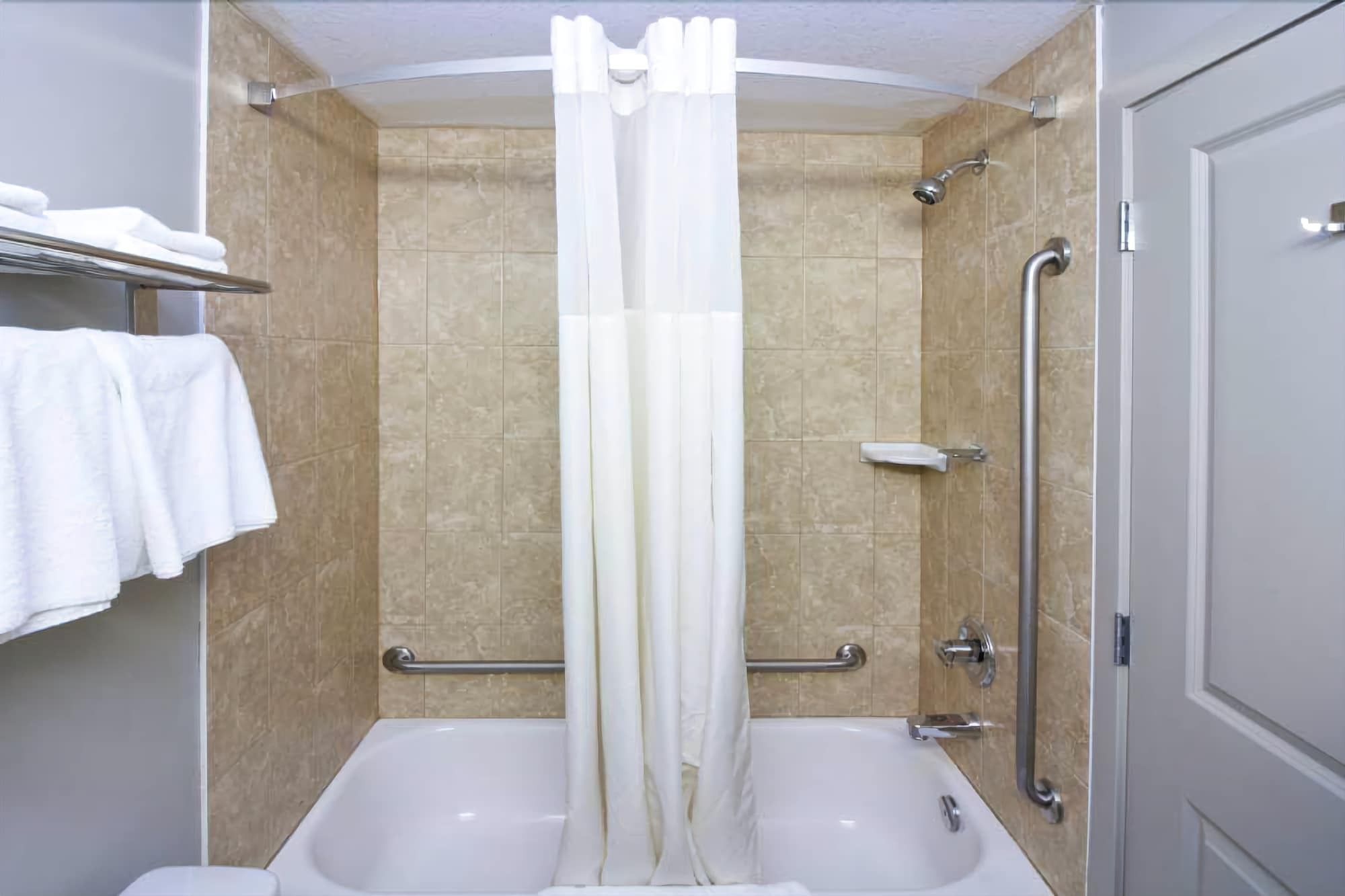 Travelodge By Wyndham Kindersley Bagian luar foto