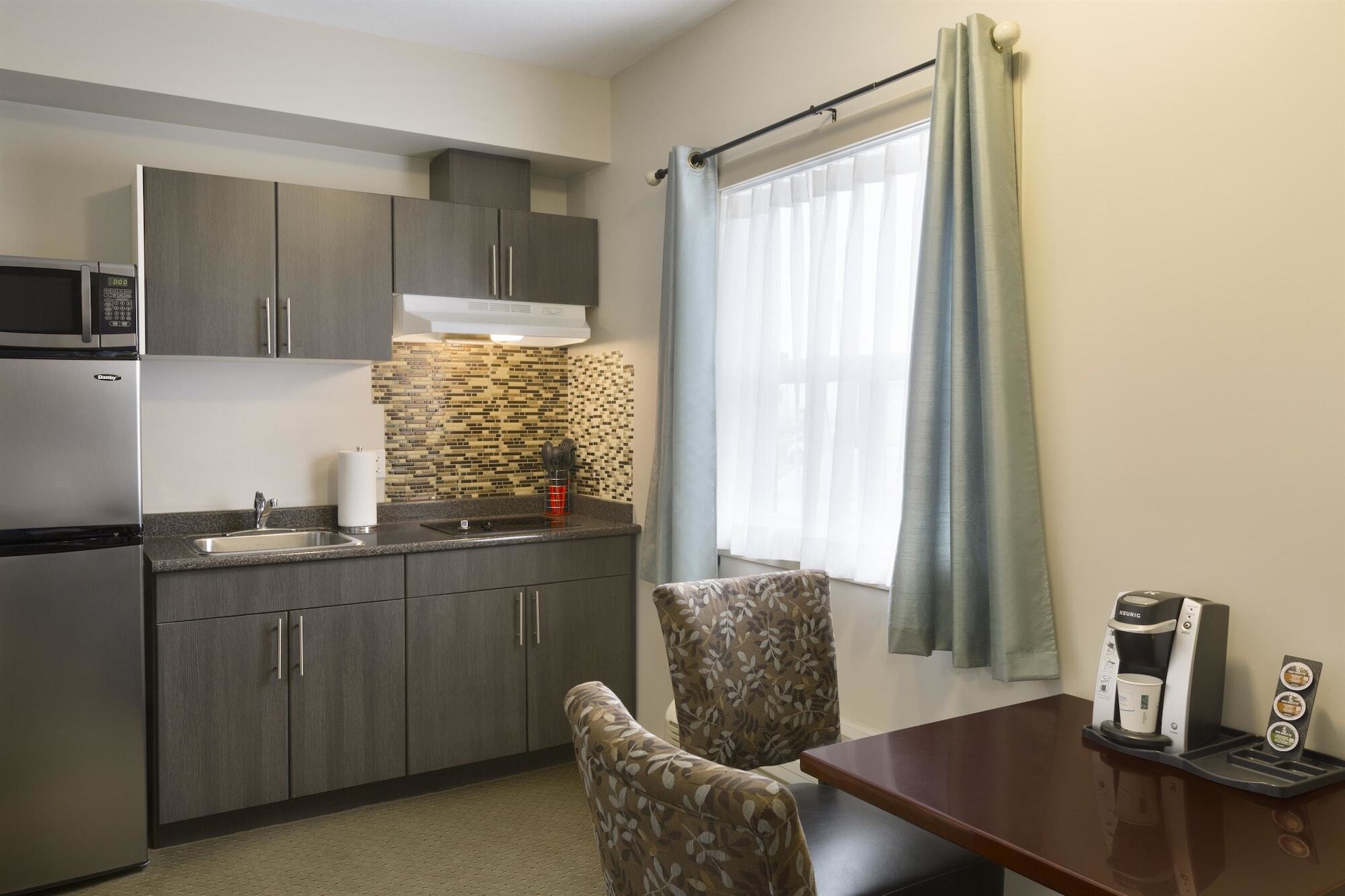 Travelodge By Wyndham Kindersley Bagian luar foto