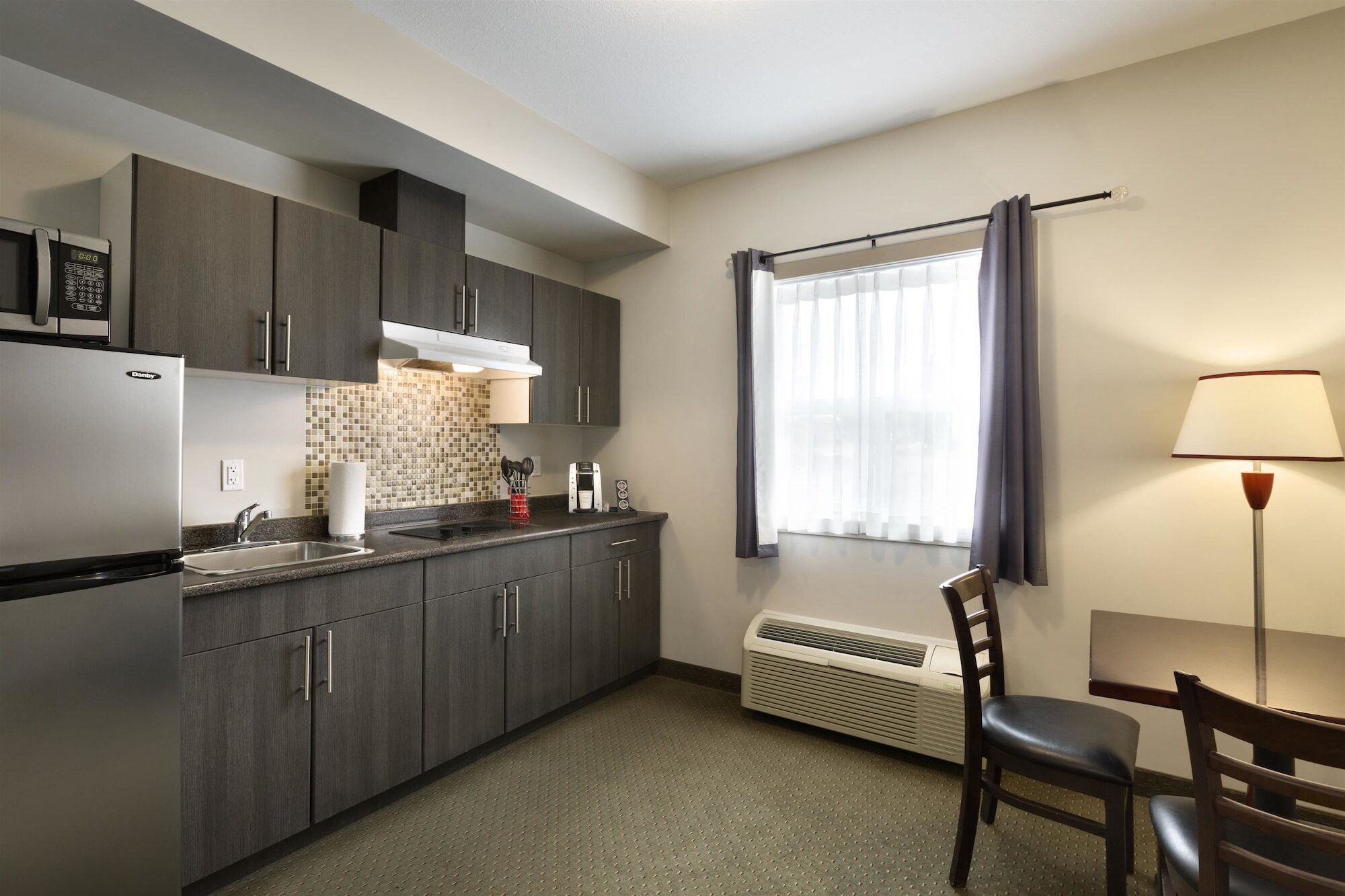 Travelodge By Wyndham Kindersley Bagian luar foto