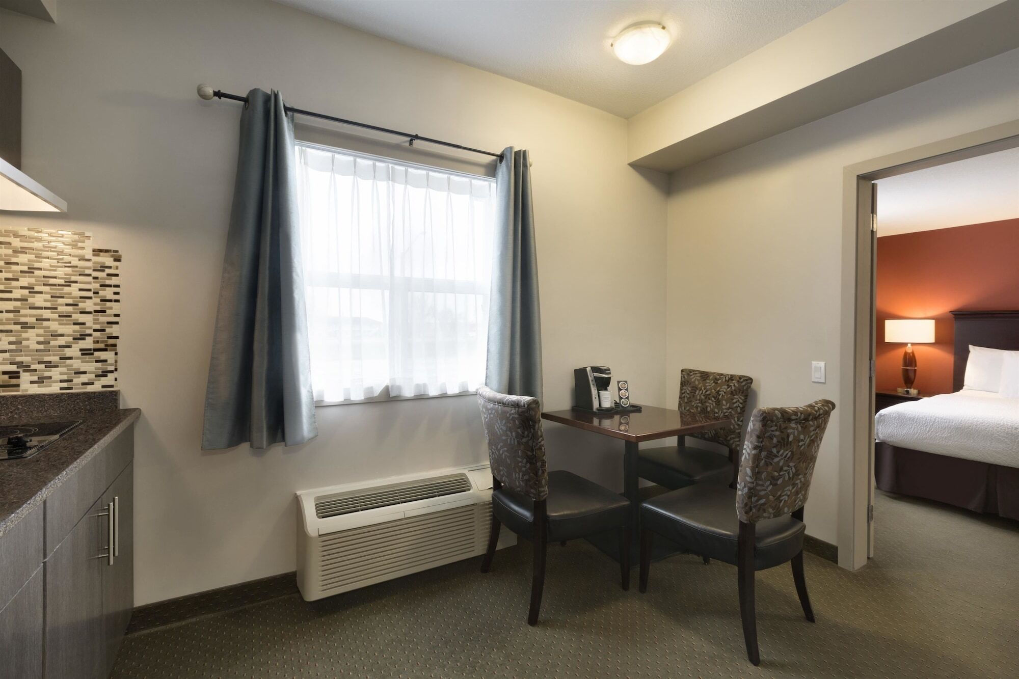 Travelodge By Wyndham Kindersley Bagian luar foto